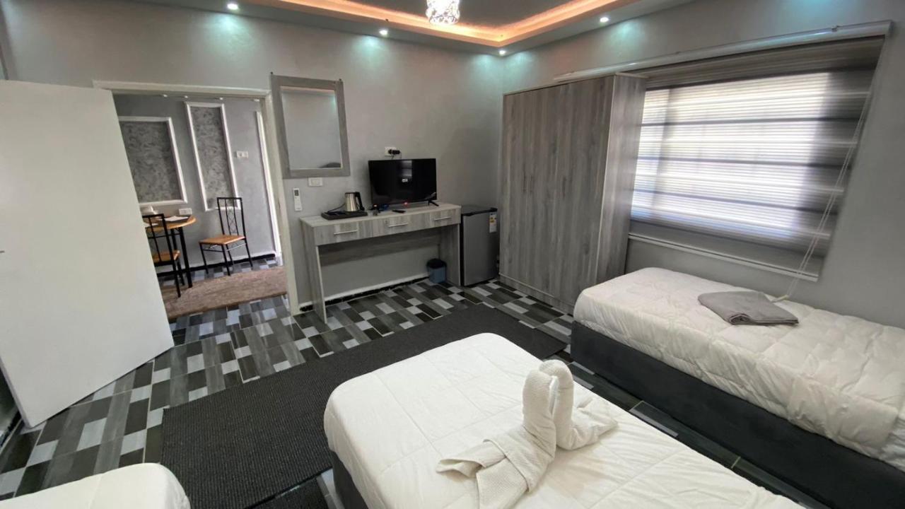 Petra Pillars Hostel Вади Муса Экстерьер фото